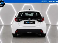 Usado Toyota Yaris Hybrid Plus 116 CV (85 kW) 2022 Blanco Berlina