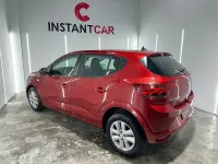 Usado Dacia Sandero Acces 67 CV (49 kW) 2022 Granate Berlina