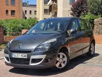 Usado Renault Scénic III Dynamique 130 CV (95 kW) 2012 Gris / plata Monovolumen