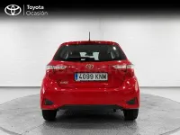 Usado Toyota Yaris Active 111 CV (81 kW) 2018 Rojo Berlina