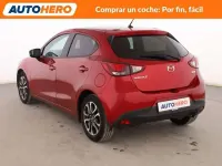 Usado Mazda 2 Luxury 90 CV (66 kW) 2015 Rojo Utilitario