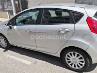 Usado Ford Fiesta Trend 82 CV (60 kW) 2011 Gris / plata Berlina