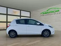 Usado Toyota Yaris Hybrid Active 100 CV (73 kW) 2019 Blanco Utilitario