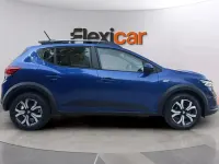 Usado Dacia Sandero Comfort 91 CV (66 kW) 2021 Azul Berlina