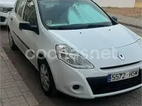 Usado Renault Clio III Collection 75 CV (55 kW) 2013 Blanco Berlina