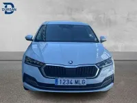 Usado Skoda Octavia Selection 150 CV (110 kW) 2023 Blanco SUV