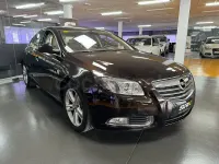 Usado Opel Insignia Cosmo 160 CV (117 kW) 2011 Naranja Berlina