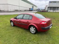 Usado Renault Mégane Authentique 100 CV (73 kW) 2005 Granate Berlina