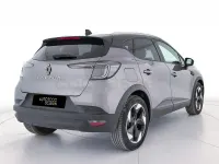 Usado Renault Captur Techno 100 CV (73 kW) 2025 Gris / plata SUV