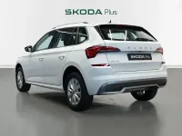 Usado Skoda Kamiq Ambition 95 CV (69 kW) 2021 Blanco SUV