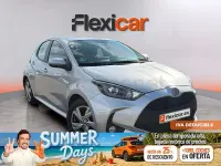Usado Toyota Yaris Hybrid Active 116 CV (85 kW) 2025 Gris / plata Berlina