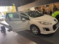 Usado Peugeot 308 SW Active 92 CV (67 kW) 2014 Blanco Familiar