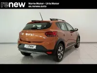 Usado Dacia Sandero Expression 100 CV (73 kW) 2023 Naranja Berlina