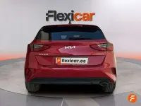 Usado Kia Ceed GT GT-Line 120 CV (88 kW) 2024 Rojo Familiar