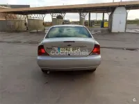 Usado Ford Focus Ambiente 90 CV (66 kW) 2001 Blanco Berlina