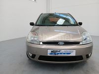Usado Ford Fiesta Ghia 80 CV (58 kW) 2002 Gris / plata Berlina