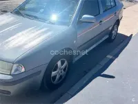 Usado Skoda Octavia Tour 90 CV (66 kW) 2005 Gris / plata Berlina