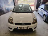 Usado Ford Fiesta Futura 68 CV (50 kW) 2007 Blanco Utilitario