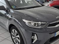 Usado Kia Stonic 101 CV (74 kW) 2021 Gris acero SUV