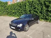 Usado Mercedes C200 122 CV (89 kW) 2006 Azul Berlina