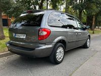 Usado Chrysler Voyager 143 CV (105 kW) 2007 Beige Monovolumen