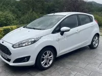Usado Ford Fiesta Titanium 95 CV (69 kW) 2015 Blanco Utilitario