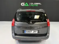 Usado Peugeot 5008 Allure 150 CV (110 kW) 2016 Gris / plata Monovolumen