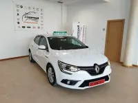 Usado Renault Mégane Business 90 CV (66 kW) 2017 Blanco Berlina