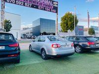 Usado VW Jetta Advance 140 CV (102 kW) 2005 Gris / plata Berlina