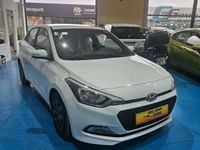 Usado Hyundai i20 Style 100 CV (73 kW) 2018 Blanco Berlina