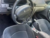 Usado Renault Laguna II Expression 100 CV (73 kW) 2002 Beige Berlina