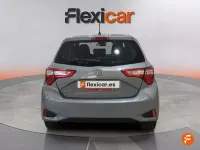 Usado Toyota Yaris Active 69 CV (50 kW) 2020 Gris Berlina