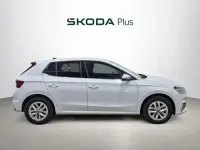 Usado Skoda Fabia Selection 80 CV (58 kW) 2024 Blanco Utilitario