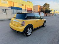 Usado Mini Cooper 120 CV (88 kW) 2009 Amarillo Utilitario