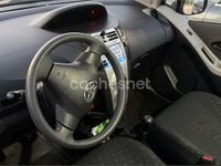 Usado Toyota Yaris 90 CV (66 kW) 2008 Gris / plata Utilitario