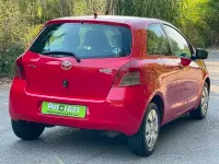 Usado Toyota Yaris Luna 87 CV (63 kW) 2007 Rojo Utilitario