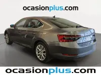 Usado Skoda Superb Style 150 CV (110 kW) 2023 Gris Berlina