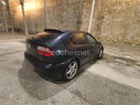 Usado Seat Leon Sport 130 CV (95 kW) 2005 Negro Berlina