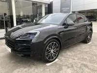 Usado Porsche Cayenne E-Hybrid 471 CV (346 kW) 2025 Negro metalizado SUV
