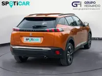 Usado Peugeot 2008 Allure 110 CV (80 kW) 2022 Naranja SUV