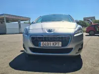 Usado Peugeot 5008 Style 120 CV (88 kW) 2015 Gris / plata Monovolumen