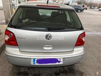 Usado VW Polo Highline 75 CV (55 kW) 2003 Gris / plata Berlina
