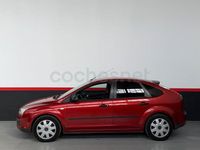 Begagnad Ford Focus Trend 115 HK (84 kW) 2006 Röd Sedan
