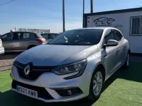 Usado Renault Mégane Zen 115 CV (84 kW) 2019 Gris / plata Berlina