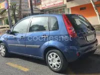 Usado Ford Fiesta 70 CV (51 kW) 2007 Azul Utilitario