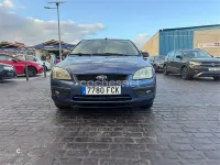 Usado Ford Focus Trend 100 CV (73 kW) 2006 Azul Berlina