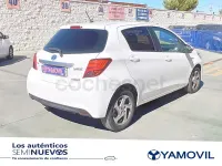 Usado Toyota Yaris Hybrid Active 100 CV (73 kW) 2016 Blanco Berlina