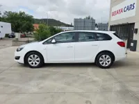 Usado Opel Astra Selective 140 CV (102 kW) 2015 Blanco Familiar