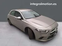 Usado Mercedes A180 109 CV (80 kW) 2020 Gris Utilitario