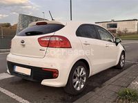 Usado Kia Rio 75 CV (55 kW) 2015 Blanco Berlina